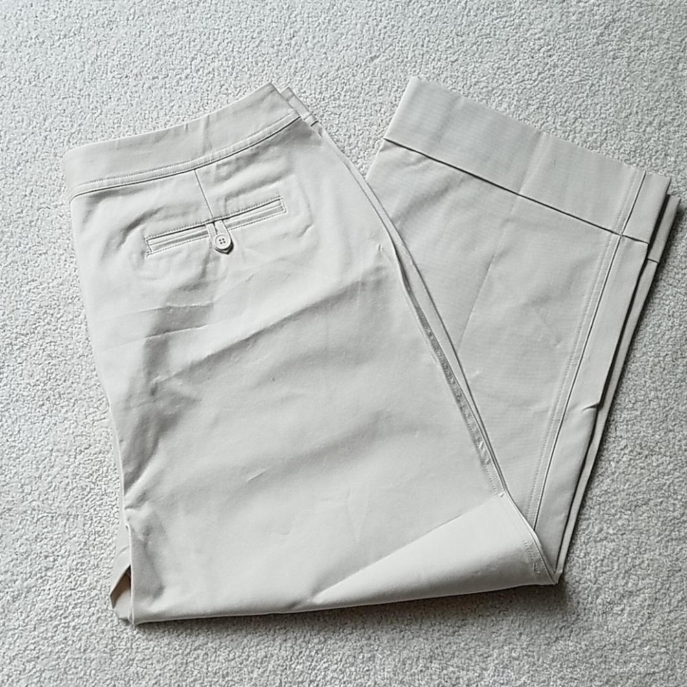 NWOT. Wide leg cropped pants
